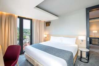 Отель Best Western Kutaisi Кутаиси Суперлюкс с кроватью размера "king-size"-4