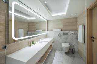Отель Best Western Kutaisi Кутаиси Суперлюкс с кроватью размера "king-size"-11