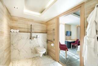 Отель Best Western Kutaisi Кутаиси Суперлюкс с кроватью размера "king-size"-12